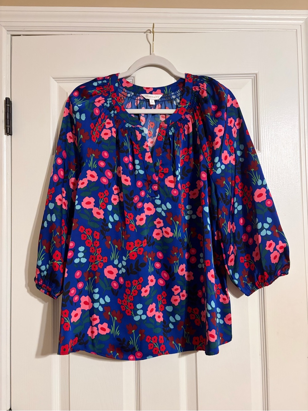 crown & ivy Blue Floral Peasant Blouse with Pink & Red Flowers
